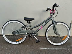 ByK E-450 Kids Bike Charcoal / Neon Pink