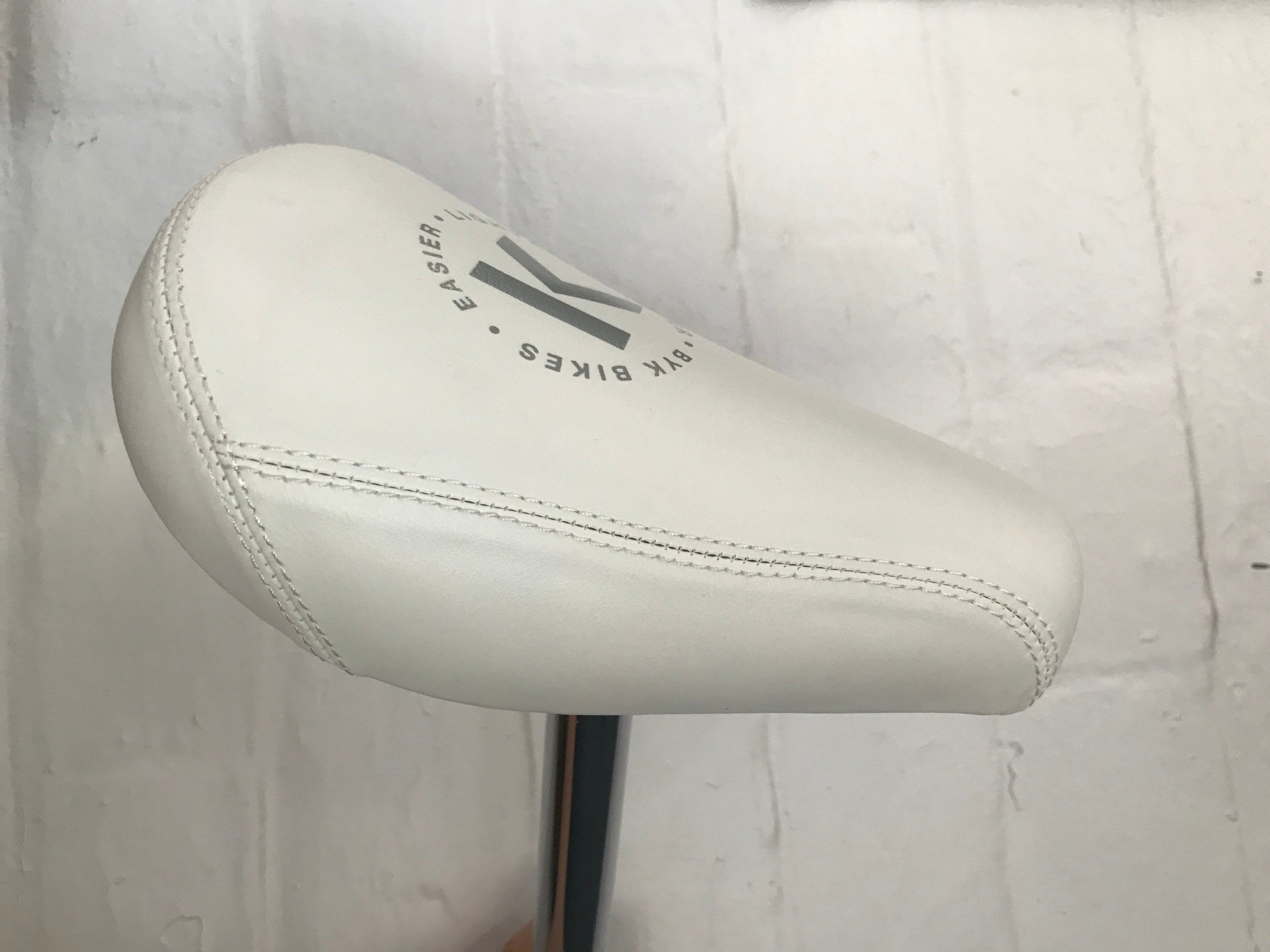 ByK E-450 Saddle with Post